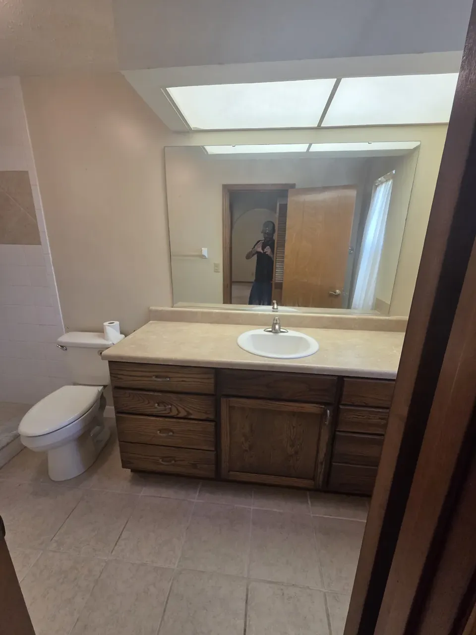 Ocala bathroom before: worn carpet and dated paint